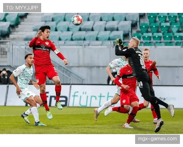 德甲弗赖堡高压逼抢战术表现稳健